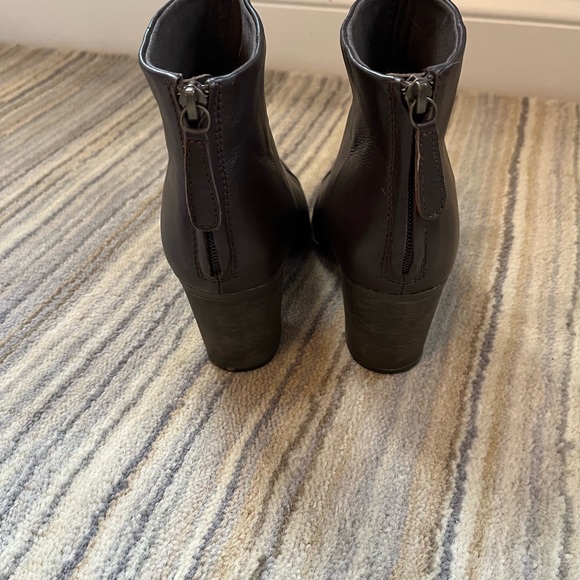 Like new Clarks Collection “cushion soft” bootie - Picture 4 of 5